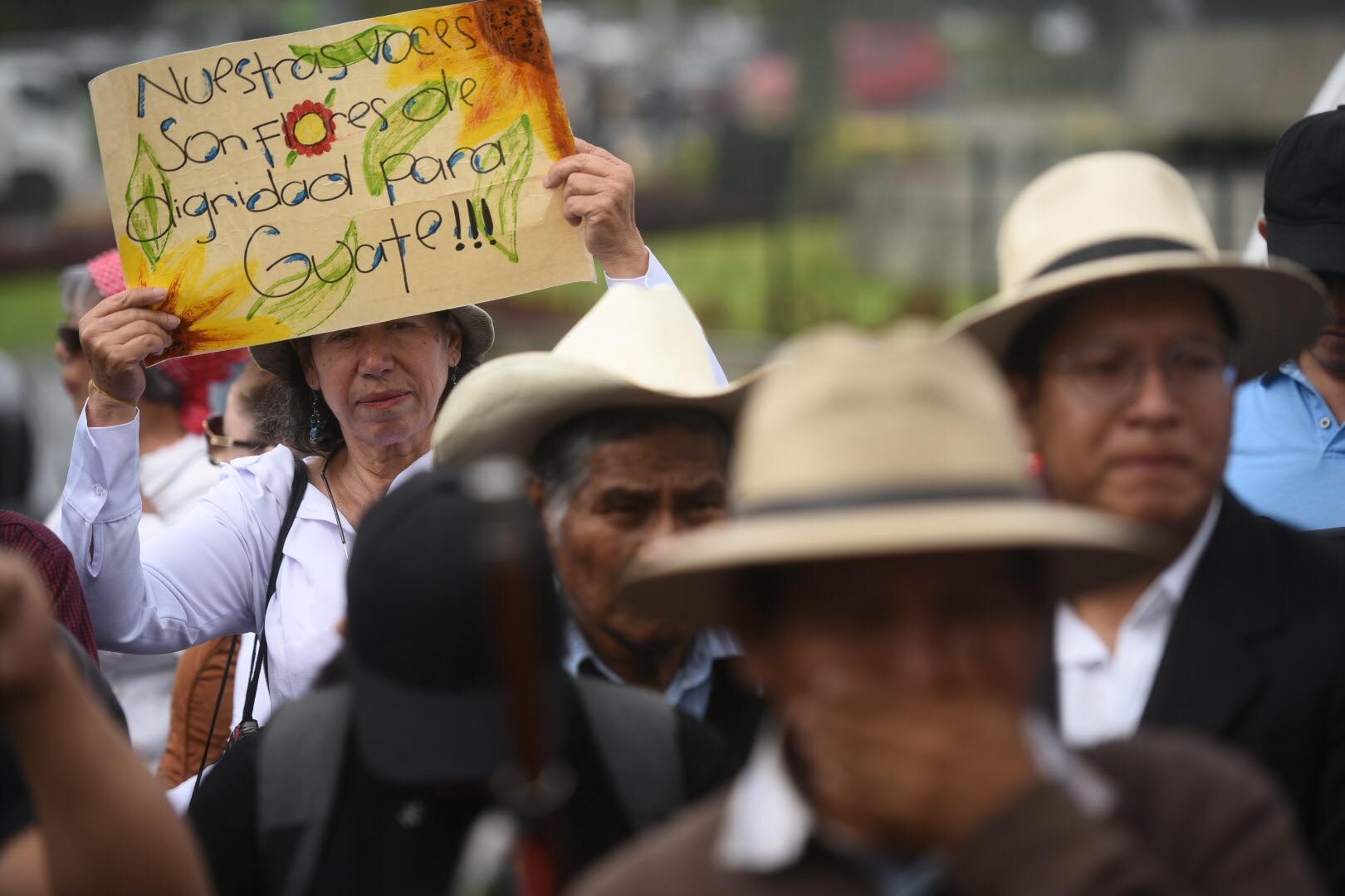 caminata de autoridades indígenas en la capital