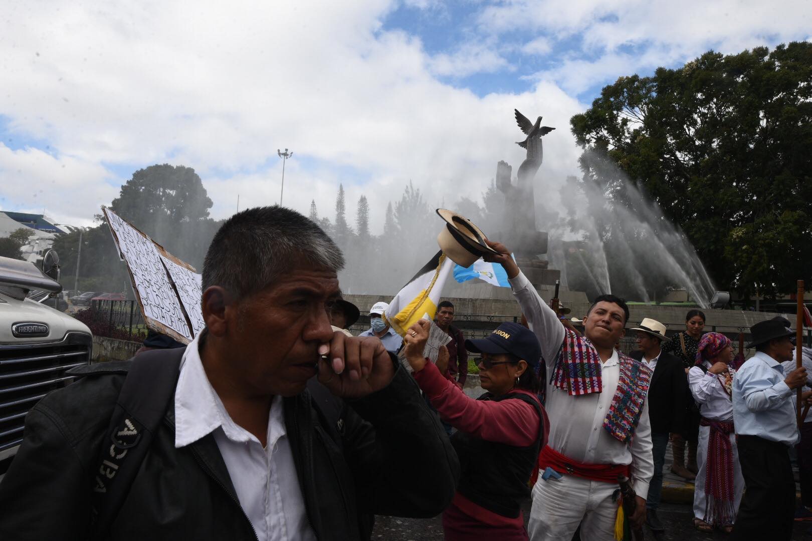 caminata de autoridades indígenas en la capital