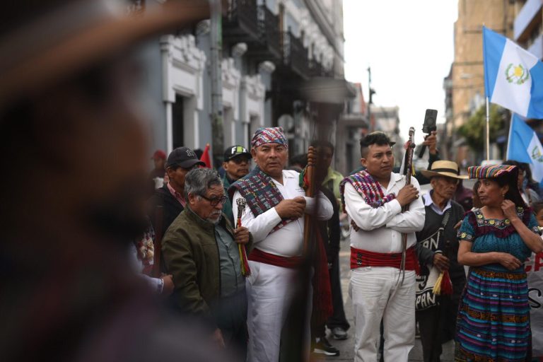 Autoridades indígenas realizan caminata en la zona 1 capitalina