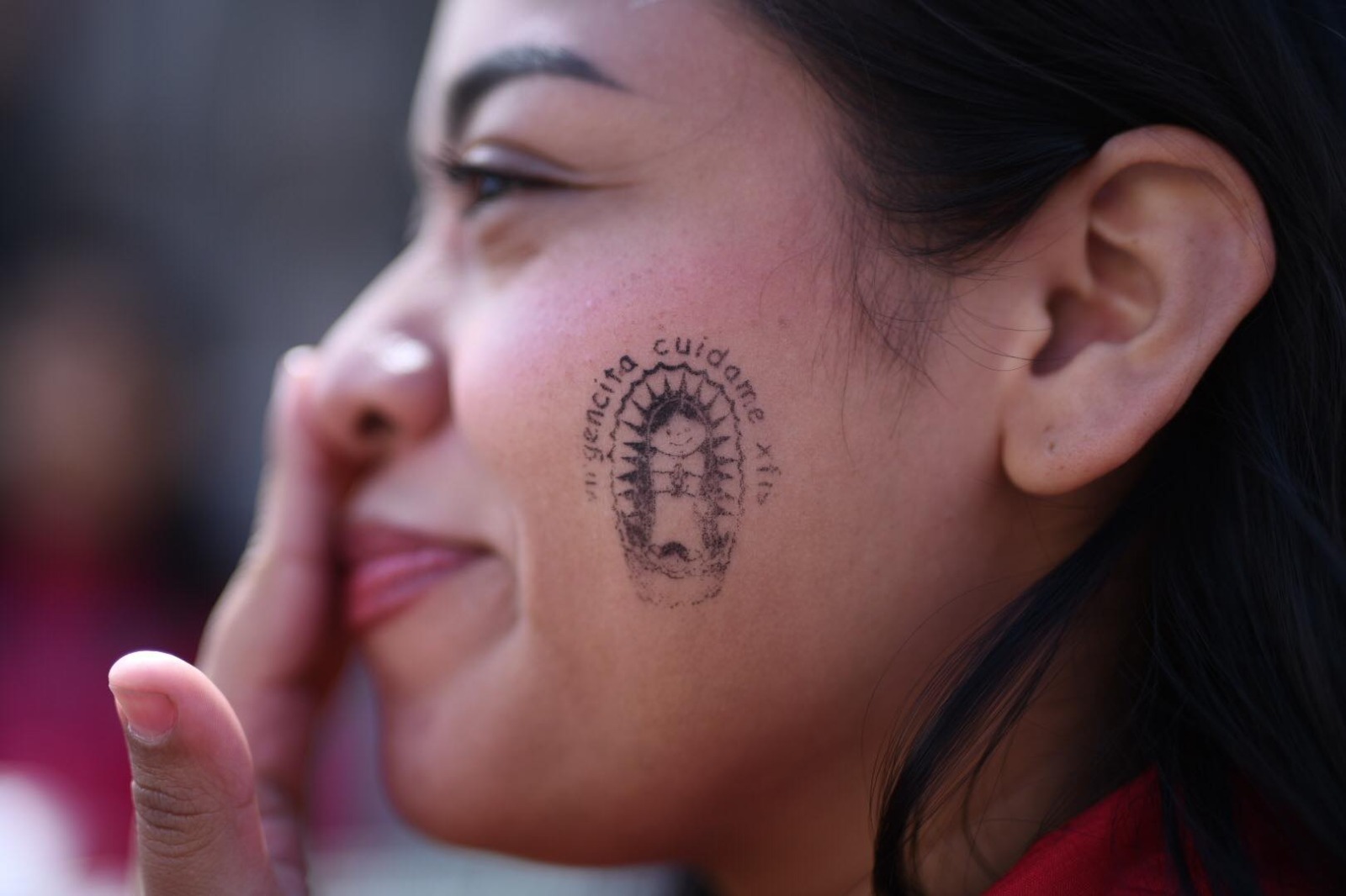 fieles acuden al santuario en Día de la Virgen de Guadalupe