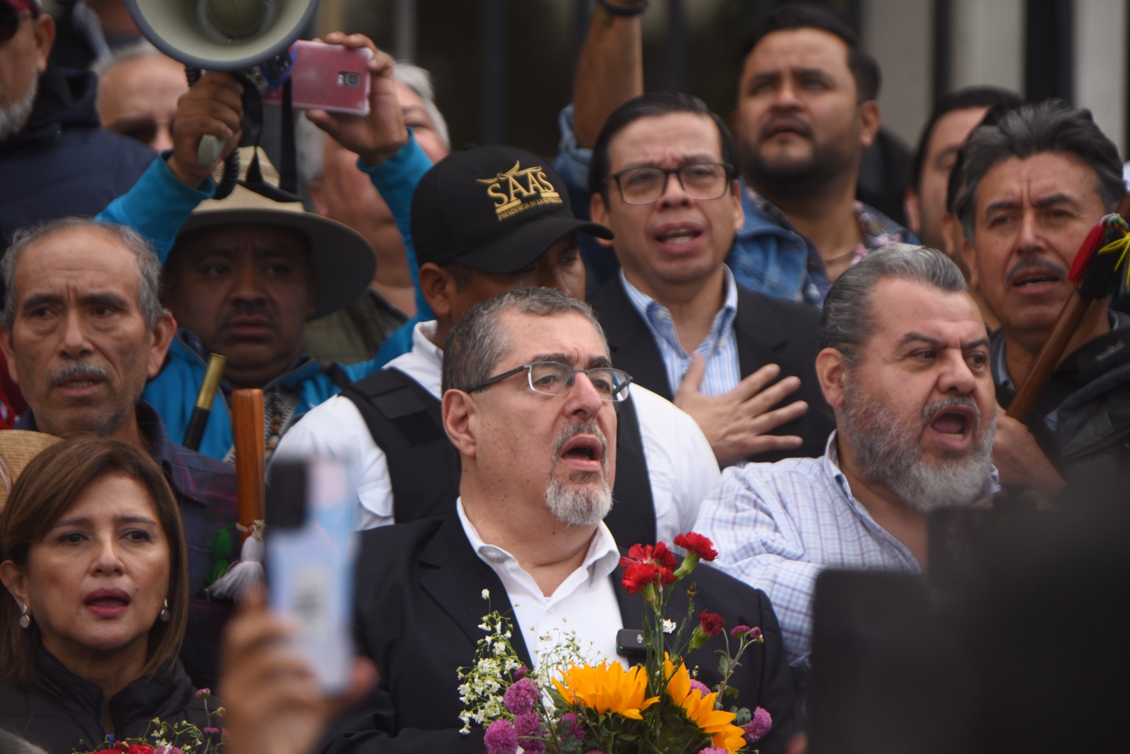 marcha en defensa de la democracia, participan Bernardo Arévalo, Karin Herrera y líderes indígenas