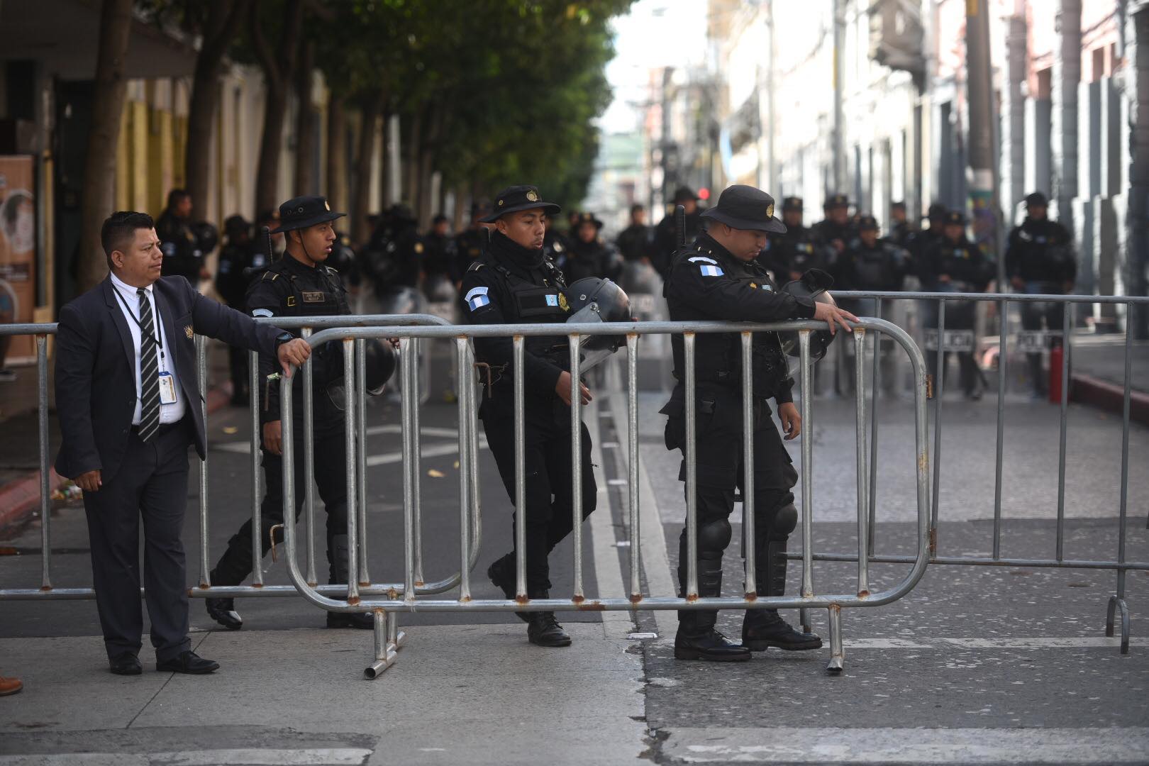 Alta presencia policial y cierres en los alrededores del Congreso