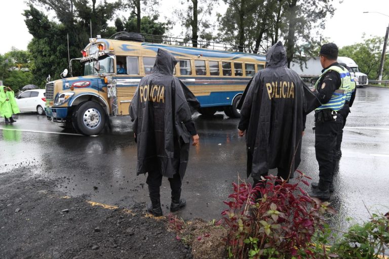 operativos del Departamento de Tránsito de la PNC