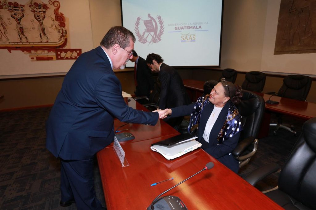 fiscal general Consuelo Porras se presenta a reunión de gabinete