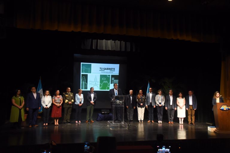 Bernardo Arévalo presenta a su gabinete de Gobierno