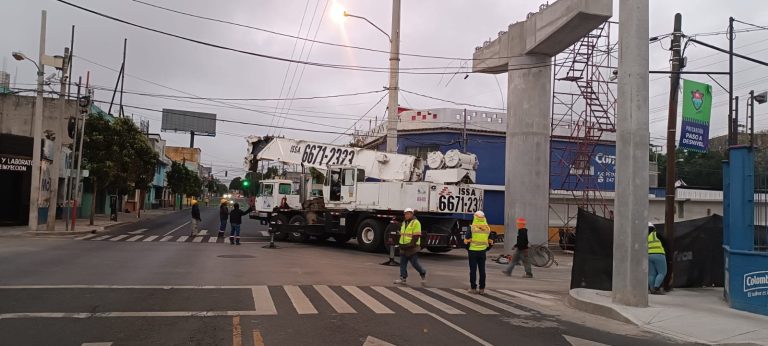 trabajos de construcción de paso a desnivel en zona 12