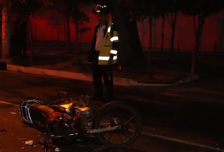 Motorista muere tras accidente en zona 9