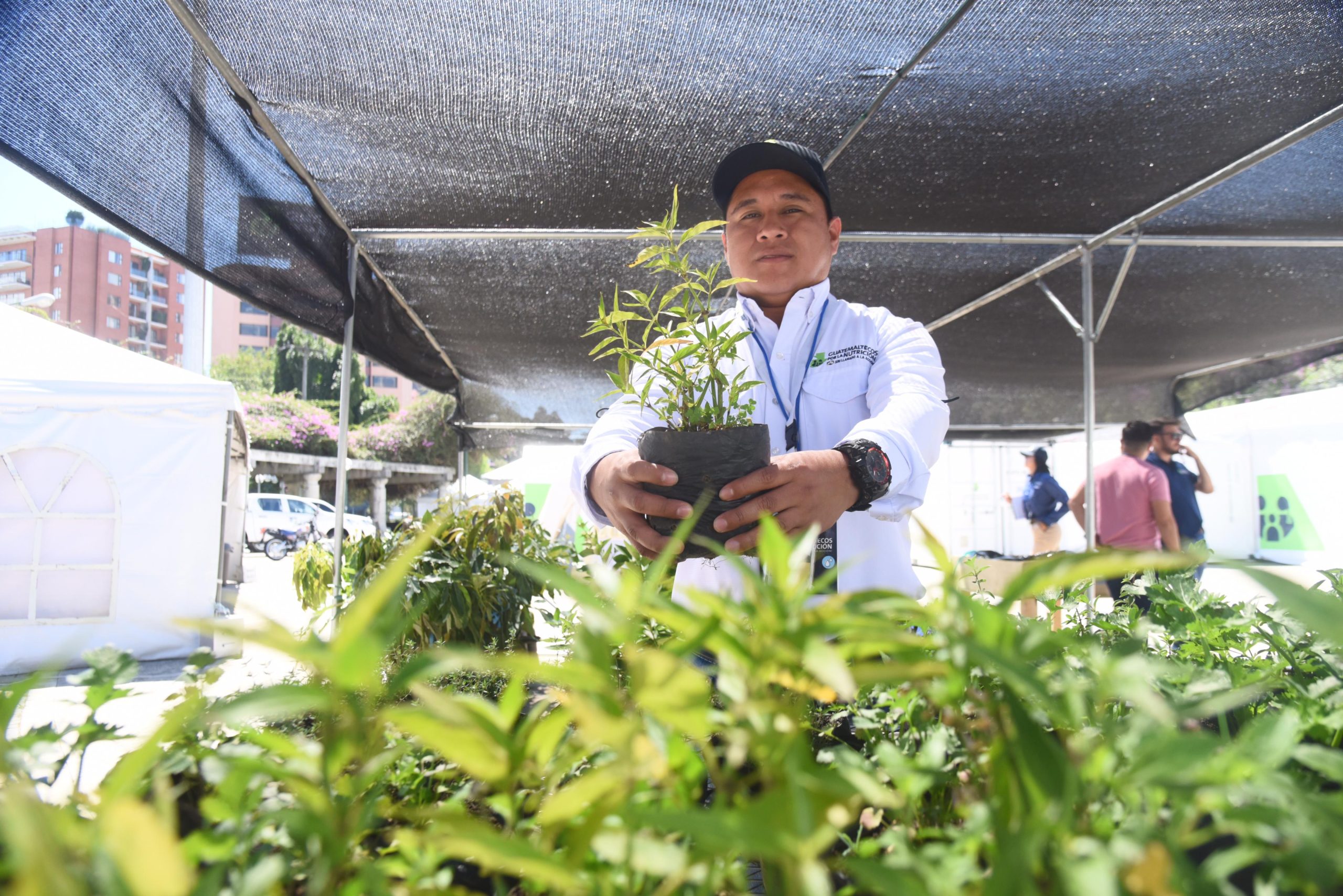 Guatemaltecos por la Nutrición presenta campamento de Nutrimóviles