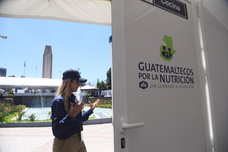 Guatemaltecos por la Nutrición presenta campamento de Nutrimóviles