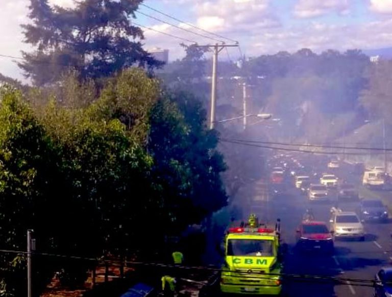 incendio forestal en columpio de Vista Hermosa