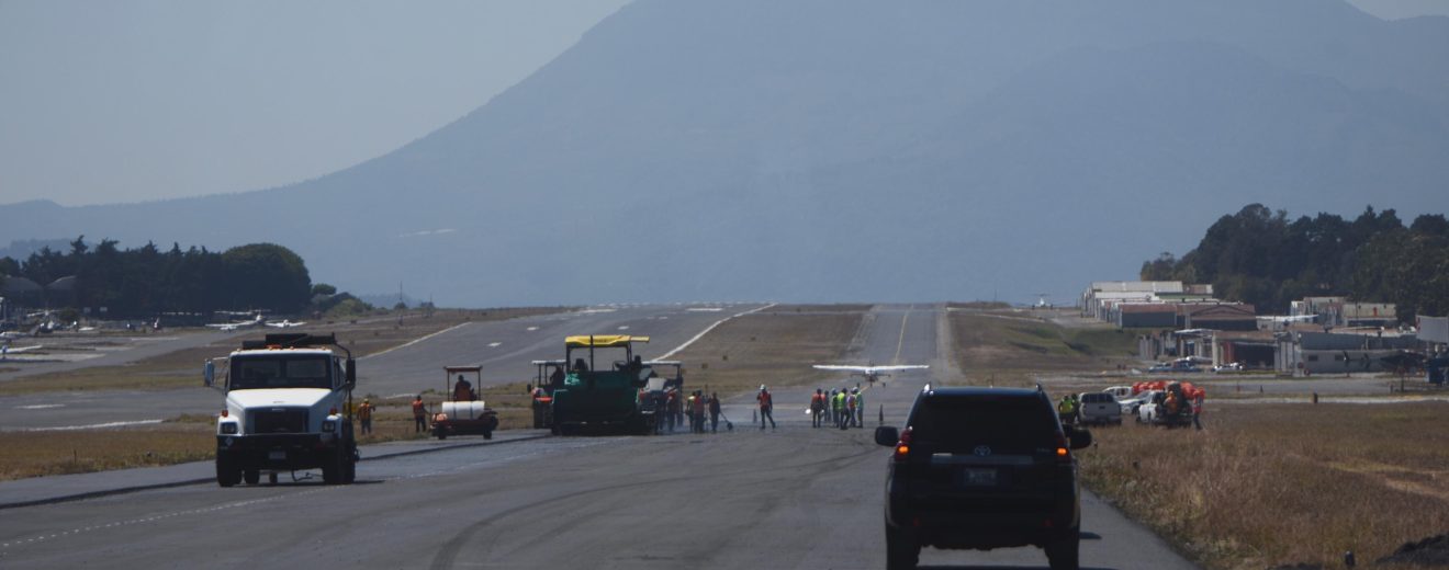 pista del aeropuerto internacional La Aurora