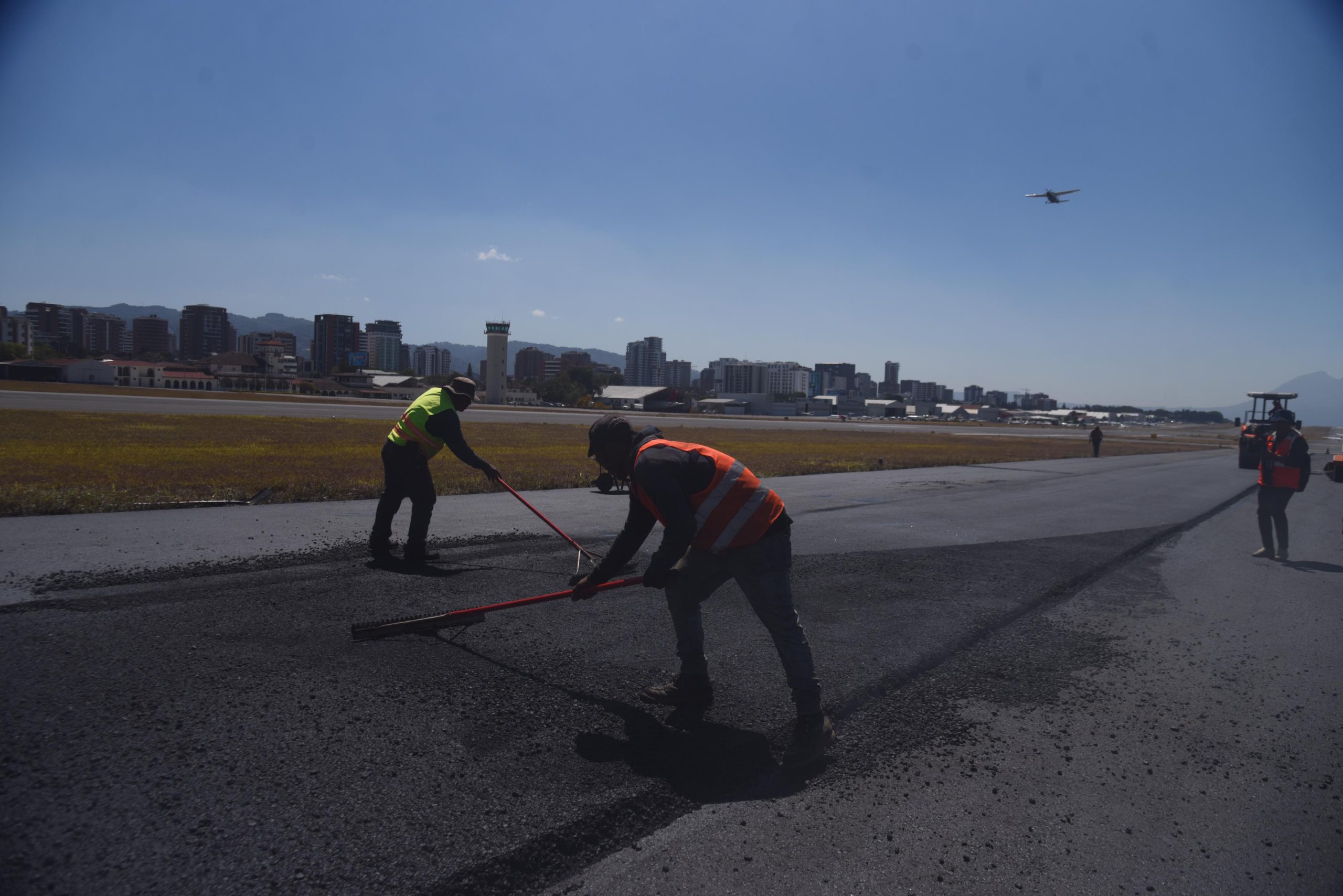 pista del aeropuerto internacional La Aurora