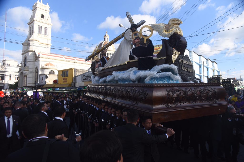 cortejo procesional de Jesús Nazareno de la Justicia del templo el Calvario