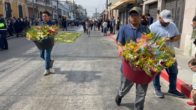 Procesión de La Reseña, Jesús de la Merced, a su paso por el parque Colón