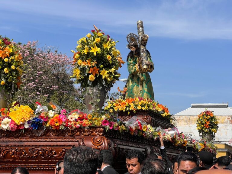 Procesión de La Reseña, Jesús de la Merced, a su paso por el parque Colón