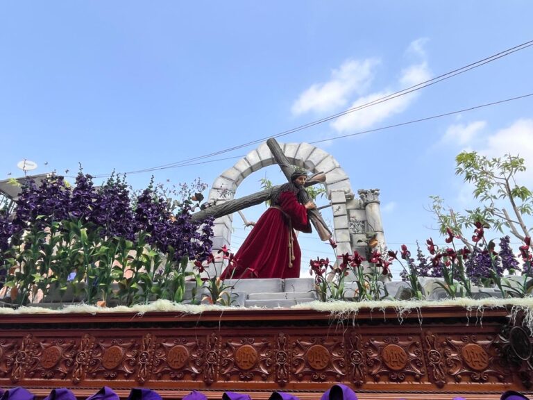 procesión de Jesús Nazareno de las Tres Potencias de La Parroquia