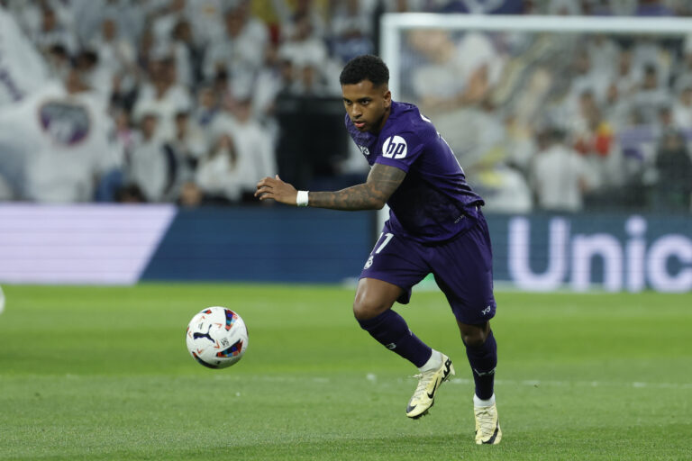 MADRID, 31/03/2024.- El delantero brasileño del Real Madrid Rodrygo Goes durante el partido de la jornada 30 de LaLiga que Real Madrid y Athletic Club de Bilbao disputan hoy domingo en el estadio Santiago Bernabéu, en Madrid. EFE/Mariscal