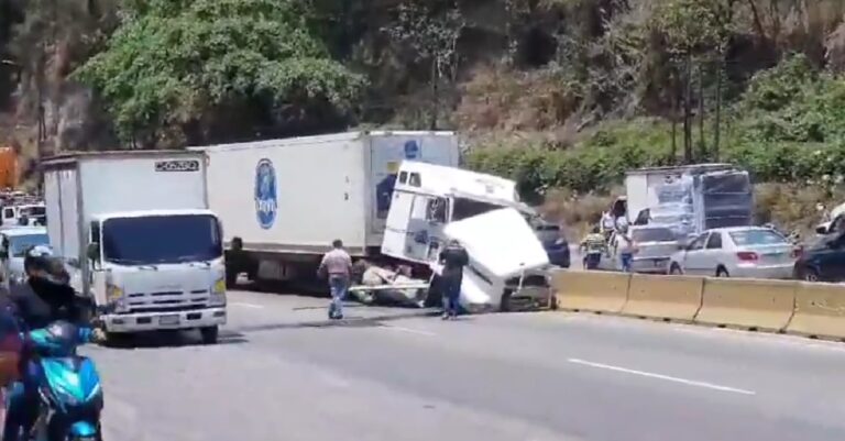 accidente de tráiler en bajada de Villalobos