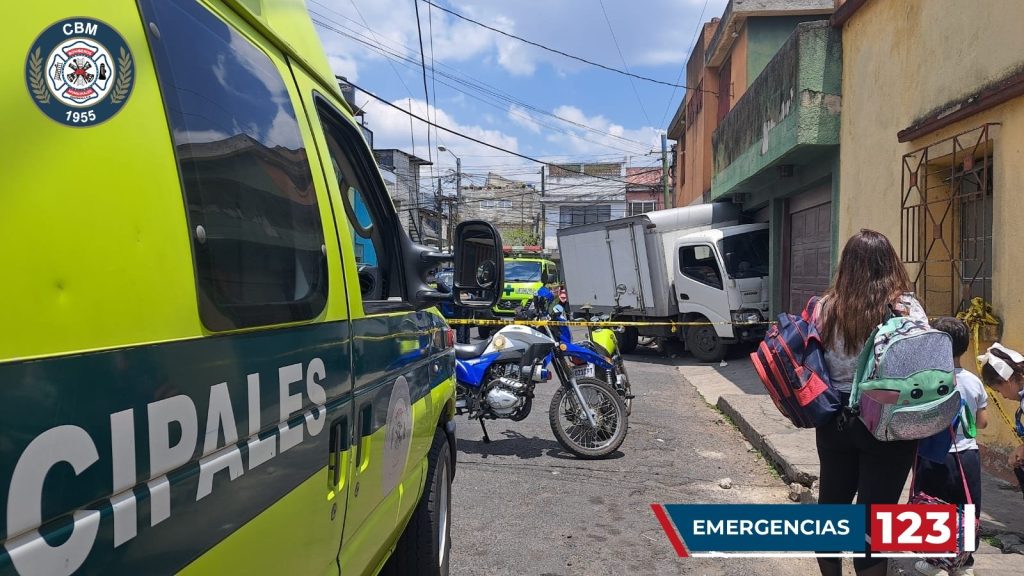 mujer y niño atropellados por camión en zona 6