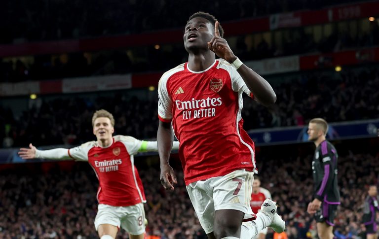 London (United Kingdom), 09/04/2024.- Bukayo Saka (C) of Arsenal celebrates after scoring the opening goal during the UEFA Champions League quarter-finals, 1st leg soccer match between Arsenal FC and FC Bayern Munich, in London, Britain, 09 April 2024. (Liga de Campeones, Reino Unido, Londres) EFE/EPA/ANDY RAIN