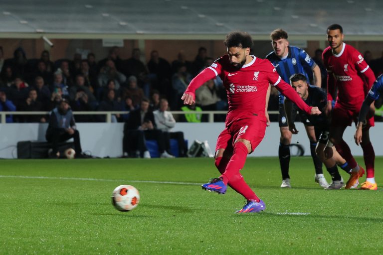 Bergamo (Italy), 18/04/2024.- Liverpool's Mohamed Salah scores the goal 0-1 by penalty during the UEFA Europa League quarterfinal 2nd leg soccer match between Atalanta BC and Liverpool FC at the Bergamo Stadium in Bergamo, Italy, 18 April 2024. (Italia) EFE/EPA/MICHELE MARAVIGLIA