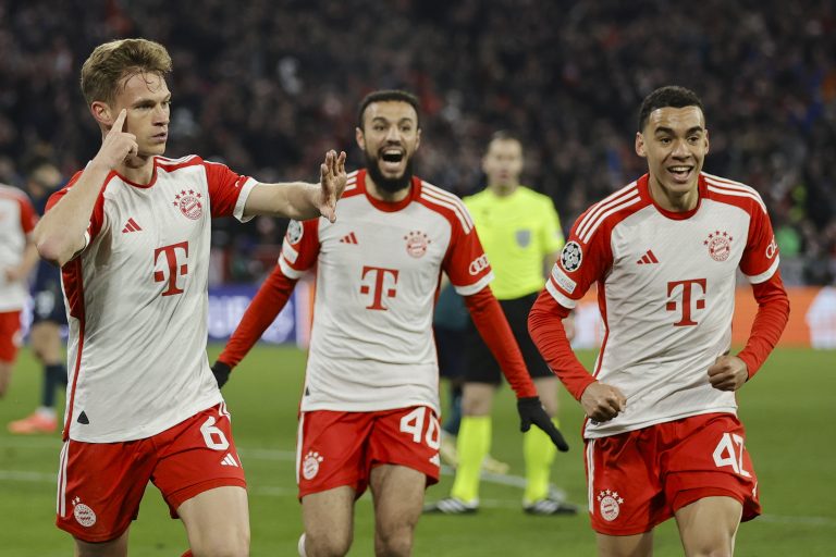 Munich (Germany), 17/04/2024.- Munich's Joshua Kimmich (L) celebrates with teammates after scoring 1-0 during the UEFA Champions League quarter final, 2nd leg match between Bayern Munich and Arsenal in Munich, Germany, 17 April 2024. (Liga de Campeones, Alemania) EFE/EPA/RONALD WITTEK