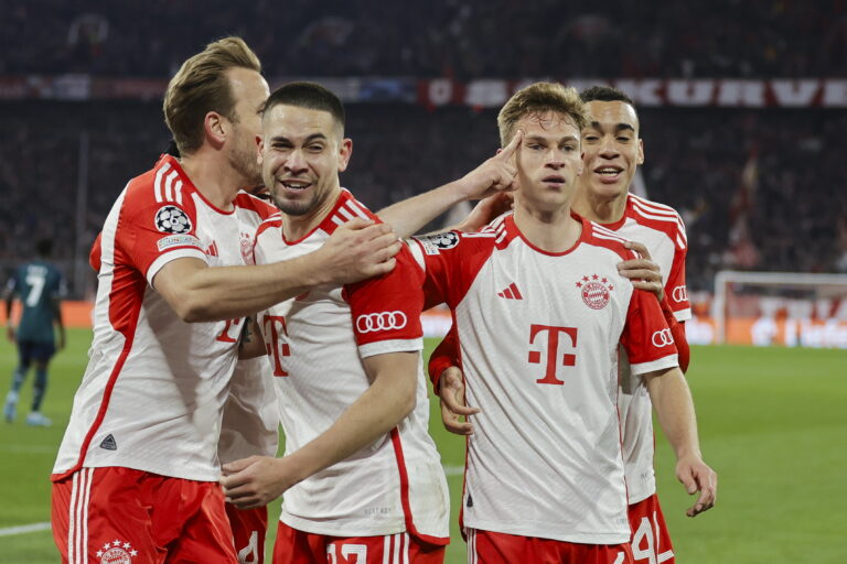 Munich (Germany), 17/04/2024.- Munich's Joshua Kimmich (2-R) celebrates with teammates after scoring 1-0 during the UEFA Champions League quarter final, 2nd leg match between Bayern Munich and Arsenal in Munich, Germany, 17 April 2024. (Liga de Campeones, Alemania) EFE/EPA/RONALD WITTEK