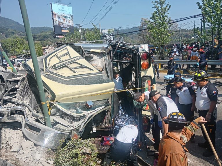 Accidente de bus extraurbano en Km.19.5 de ruta Interamericana