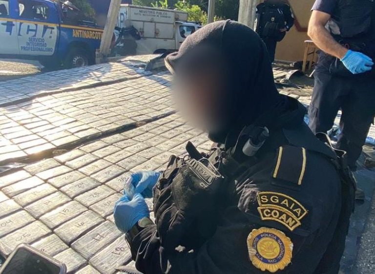 Decomisan 826 kilos con cocaína en Izabal