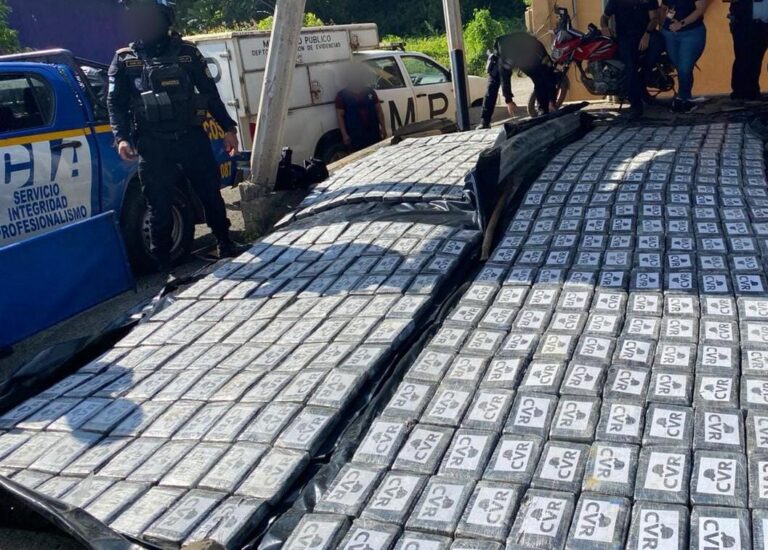 Decomisan 826 kilos con cocaína en Izabal