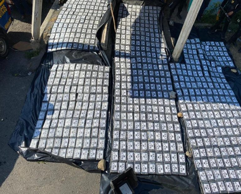 Decomisan 826 kilos con cocaína en Izabal