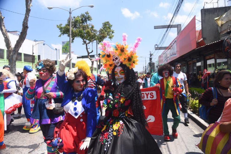 desfile de payasos en Guatemala