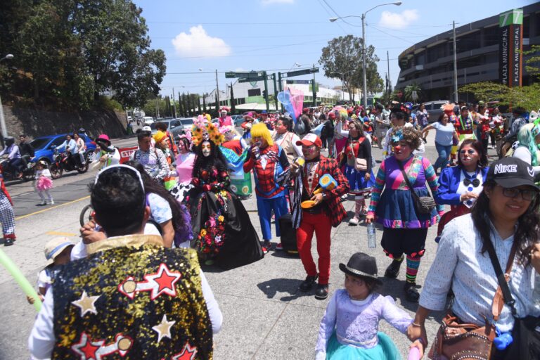 desfile de payasos en Guatemala