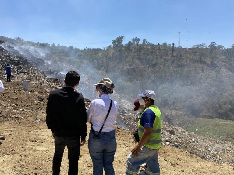 gobernador departamental de Guatemala verifica incendio en Amsa