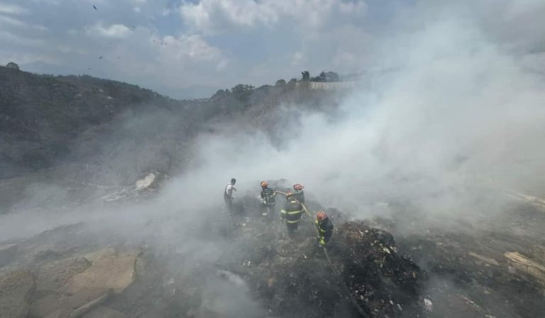 Incendio en vertedero de Amsa