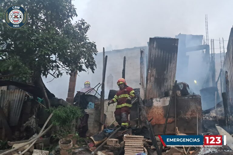 incendio de viviendas en San Pedro Ayampuc