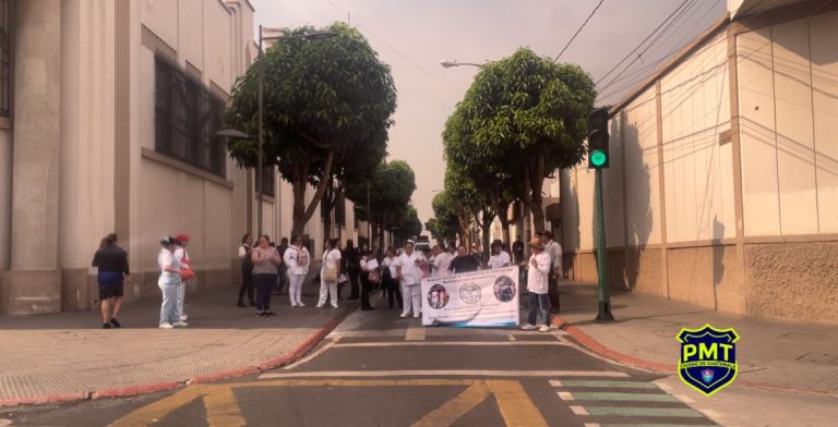 manifestación de sindicato de enfermería en zona 1